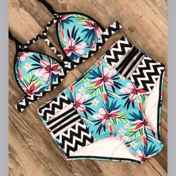 Floral Bikini - Picture 2 of 3